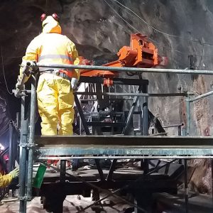 Perforaciones troncocónicas y radiales e inyección de resinas mediante tubos manchette para obturación túnel Marcelo – Lama