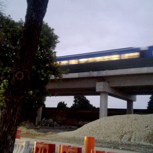 Perforaciones de investigación en pilotes con recuperación de testigos en diámetro hq y perforaciones e inyecciones de punta en pilotes colados – viaducto ferroviario en vías del FFCC. Gral. San Martin