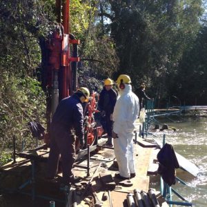 Construcción de los micropilotes para la fundación de las nuevas pasarelas del circuito superior de las Cataratas del Iguazú