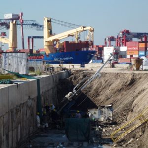 Ejecución de Anclajes Activos para rectificación de margen este en Exolgan, Dock Sud, Puerto de Buenos Aires